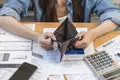 Por qué los millennials mienten sobre dinero: la vergüenza financiera que sabotea tu futuro